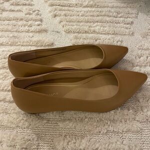 Vionic Lena Pointed Toe Flat 7.5M